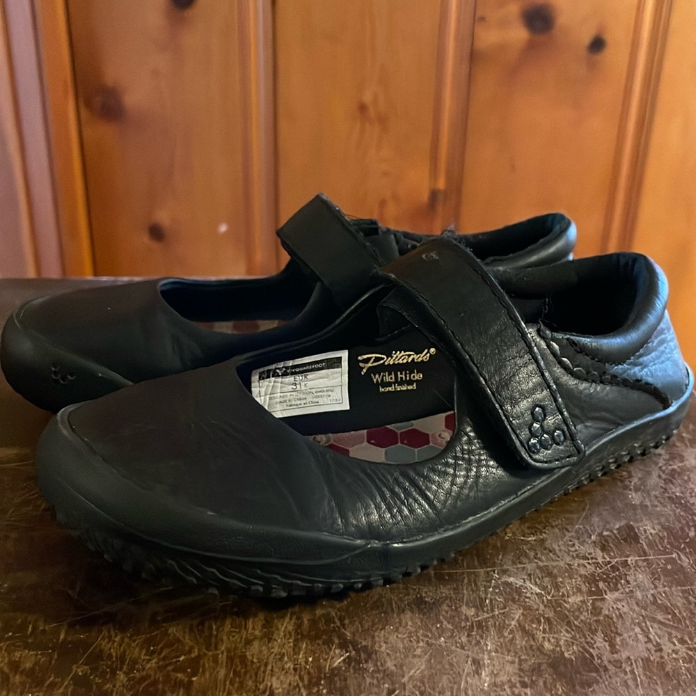 Vivobarefoot Girl’s Wyn classic black school shoe